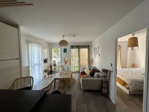 Appartement à louer 850 € 1 pièce 42 m² Étage 1/3 disponible dès maintenant La Monnaie-La Taille Villenave-d'Ornon 33140