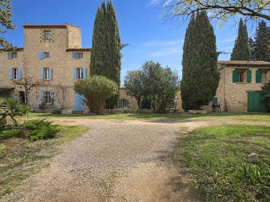 Maison à vendre 1 450 000 € 15 pièces 10 chambres 418 m² 45 387 m² de terrain Lançon-Provence 13680