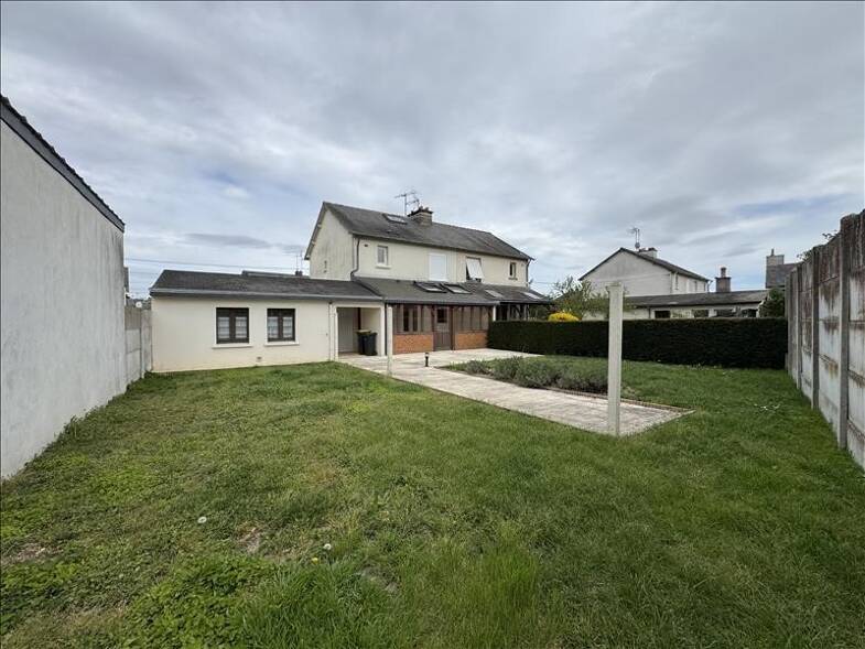Maison de ville à louer 740 € 4 pièces 3 chambres 90 m² disponible à partir du 14/05/2025 Nord Le Lude 72800