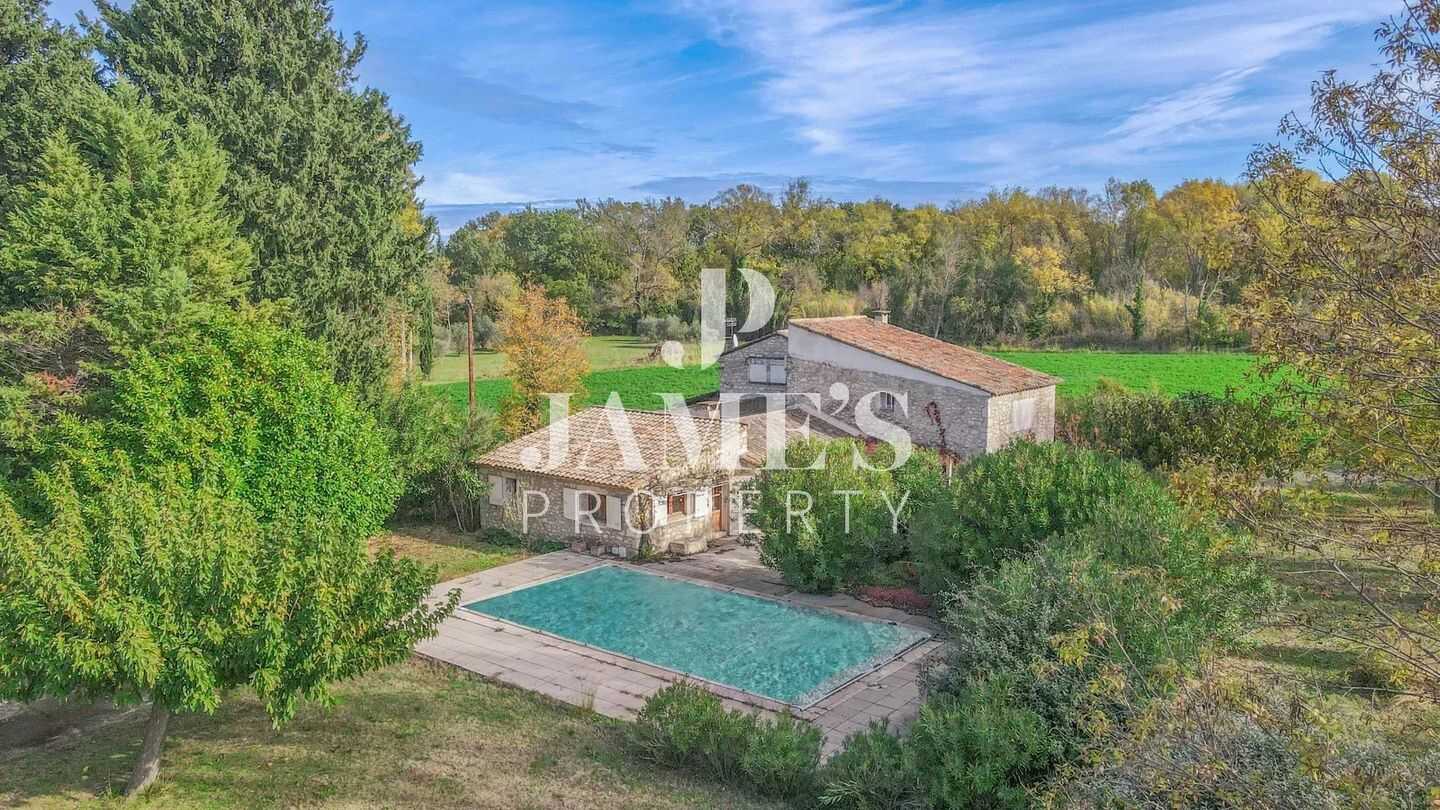 Maison 8 pièces 250 m² · à Eygalières · 250 m² · 1 800 000 €