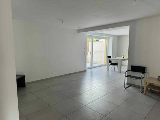 Appartement à louer 1 500 € 3 pièces 2 chambres 88 m² RDC Les Étangs 57530