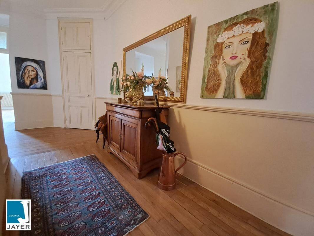 Appartement 7 pièces 271 m² · à Chalon-sur-Saône · 271 m² · 1 605 €