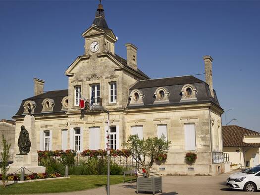 Maison à louer 960 € 4 pièces 2 chambres 72 m² Saint-Denis-de-Pile 33910