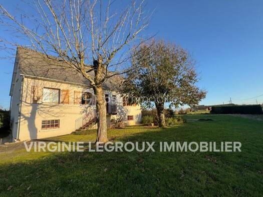 Maison à vendre 156 900 € 5 pièces 3 chambres 105 m² 14 200 m² de terrain Saint-Pierre-des-Landes 53500
