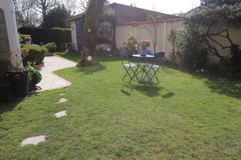 Maison 5 pièces 117 m² · à Les Pavillons sous Bois · 117 m² · 379 000 €