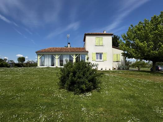 Maison à vendre 205 000 € 5 pièces 4 chambres 103,4 m² 14 800 m² de terrain Caumont-sur-Garonne 47430