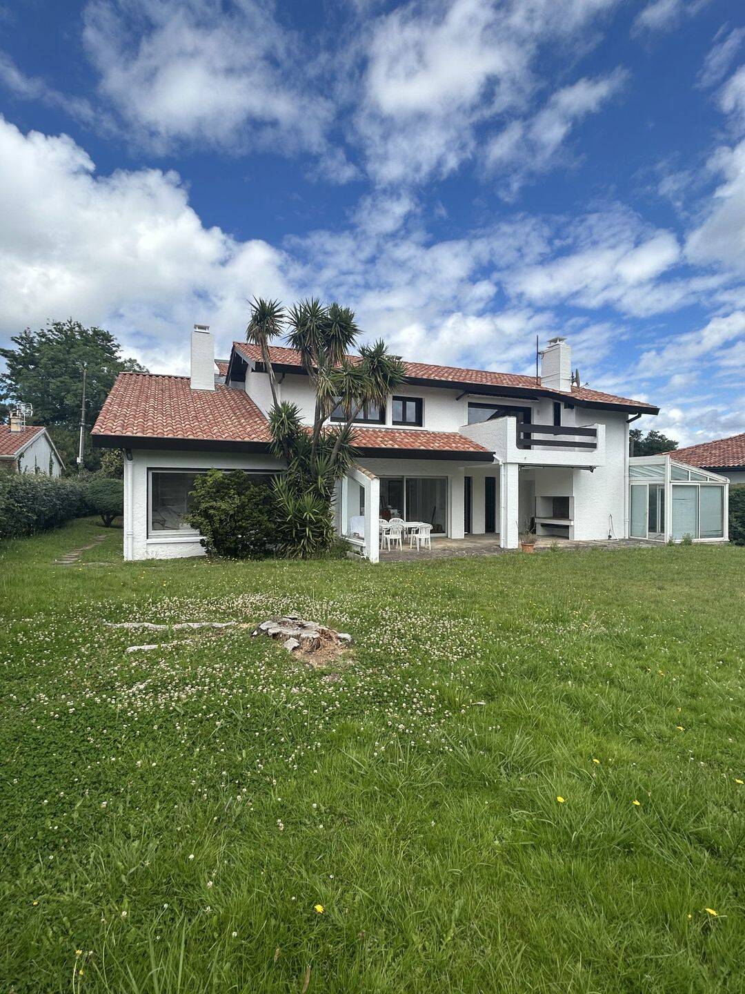 Maison 8 pièces 211 m² · à Biarritz · 210,8 m² · 3 500 €