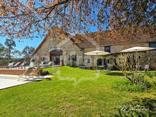Maison à vendre 1 380 000 € 12 pièces 6 chambres 394 m² 43 000 m² de terrain Padirac 46500