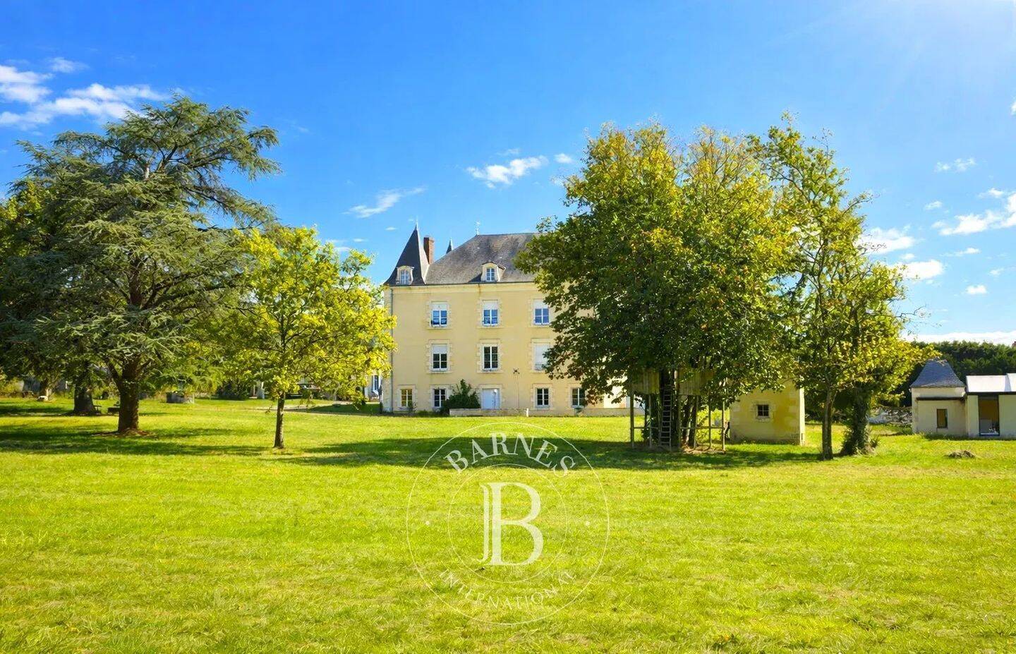 Maison 14 pièces 665 m² · à Montmorillon · 665 m² · 820 000 €
