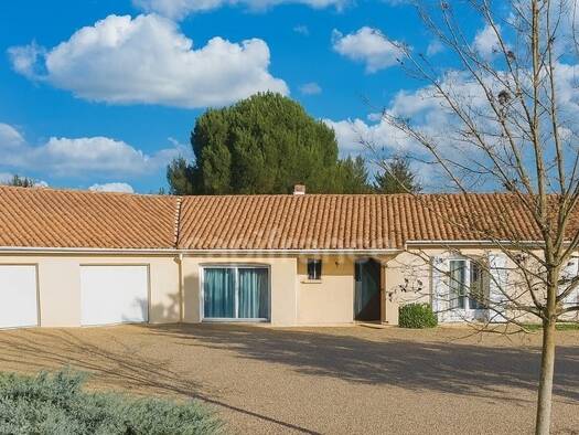 Maison à vendre 320 000 € 6 pièces 5 chambres 156 m² 5 756 m² de terrain Thuré 86540