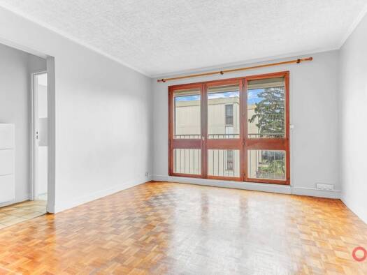 Appartement à louer - logement étudiant 690 € 1 pièce 32,4 m² Étage 2/3 Croix-Blanche-Cardinal-Bel Abord Chilly-Mazarin 91380