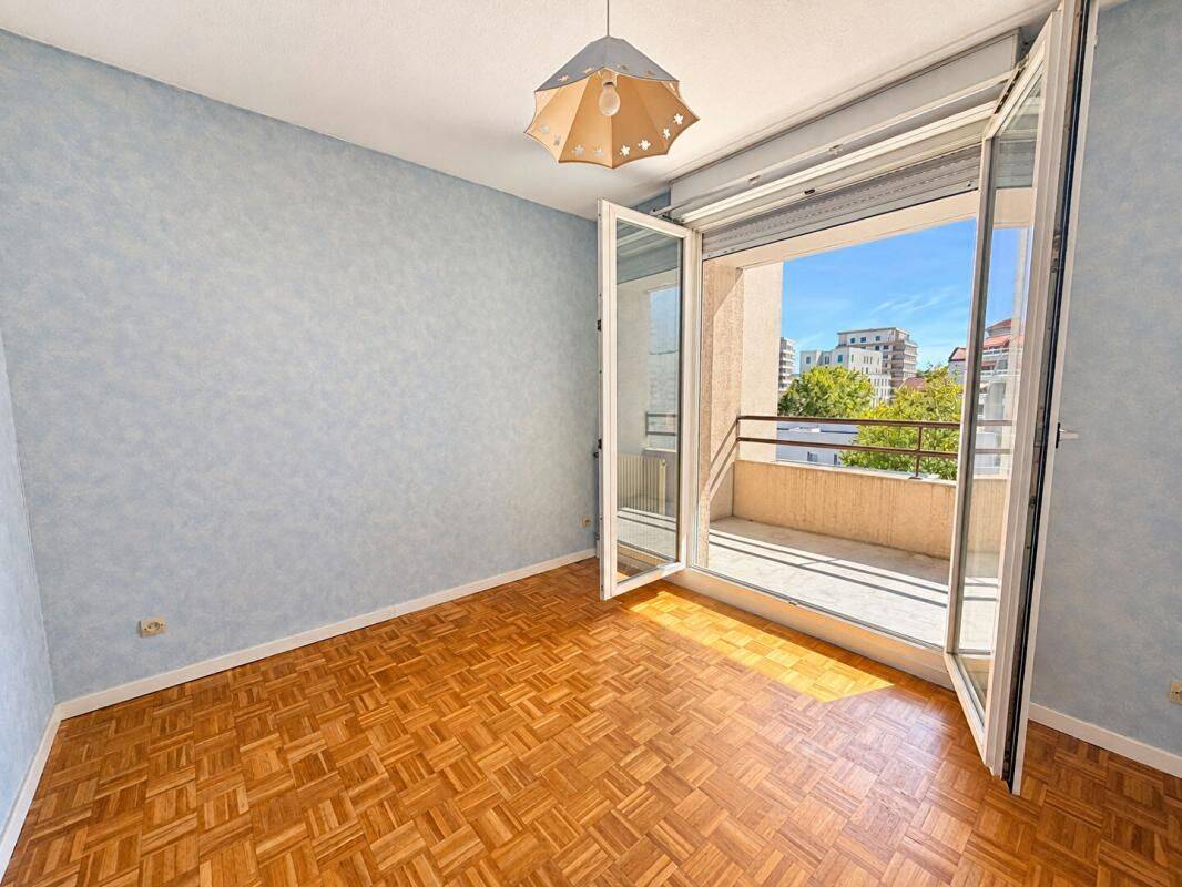 Appartement 4 pièces 80 m² · à Villeurbanne · 80 m² · 240 000 €