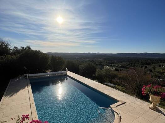 Maison à vendre 649 000 € 6 pièces 4 chambres 200 m² 2 500 m² de terrain Cotignac 83570