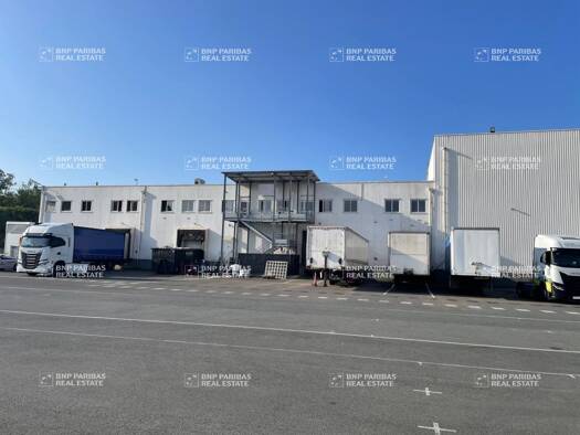 Local d'activités à louer 6 417 € 2 845 m² d'espace de stockage divisible Ouest-Zones d'Activités-Quais Bassens 33530