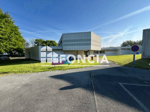 Local commercial à louer 925 € 47 m² de surface de vente La Crèche 79260