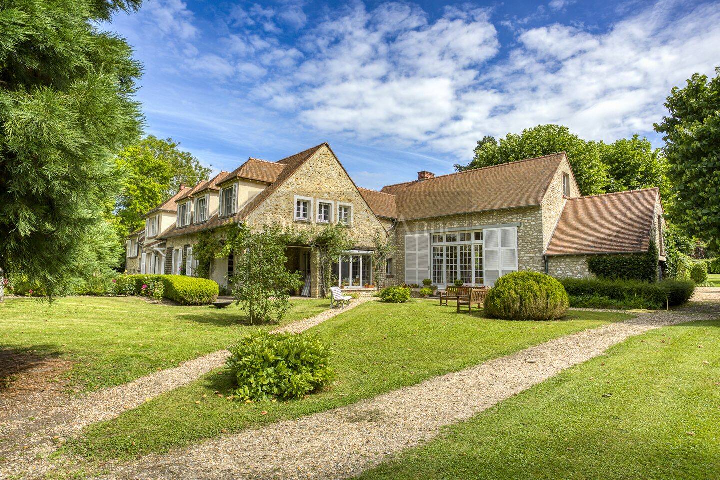 Maison 16 pièces 578 m² · à Montfort-l'Amaury · 578 m² · 2 490 000 €