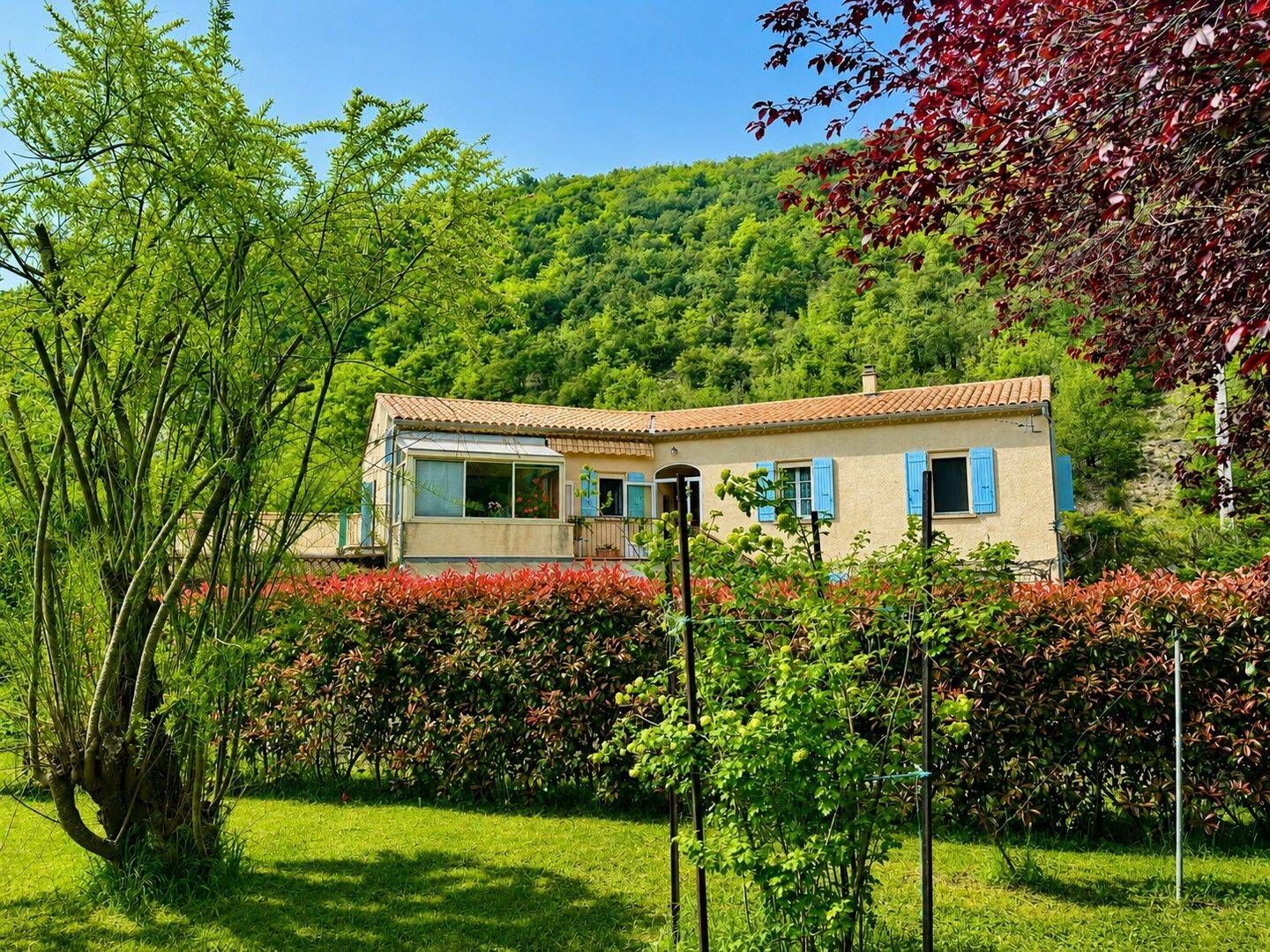 Maison 8 pièces 204 m² · à Savoillan · 204 m² · 450 000 €