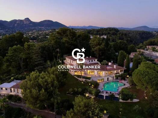 Villa à vendre 6 900 000 € 15 pièces 10 chambres 830 m² 7 800 m² de terrain Saint-Paul-de-Vence 06570