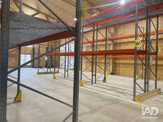 Local d'activités à louer 2 800 € 270 m² d'espace de stockage Calmont 31560