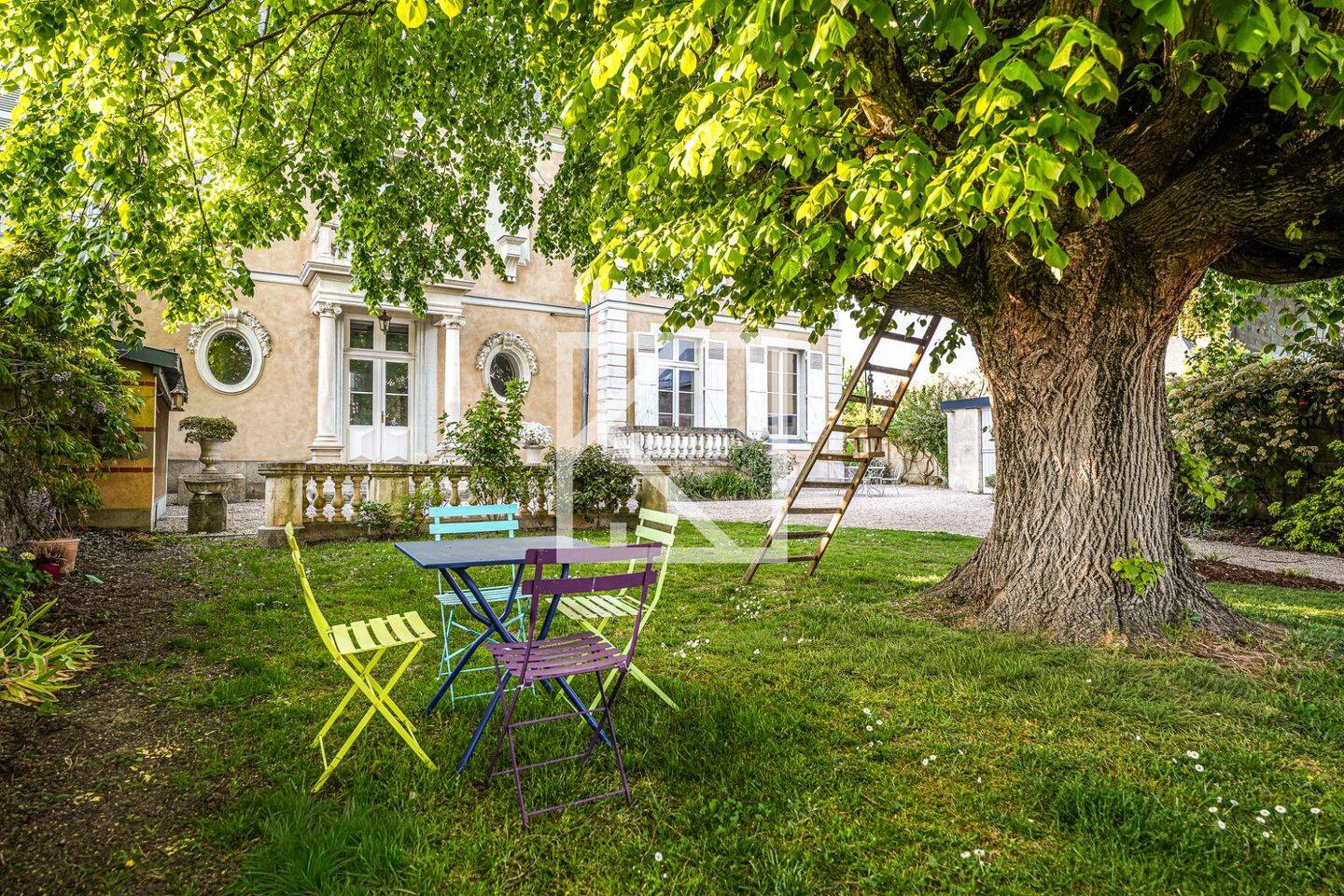 Maison 8 pièces 273 m² · à Les Hauts-d'Anjou · 273 m² · 598 000 €