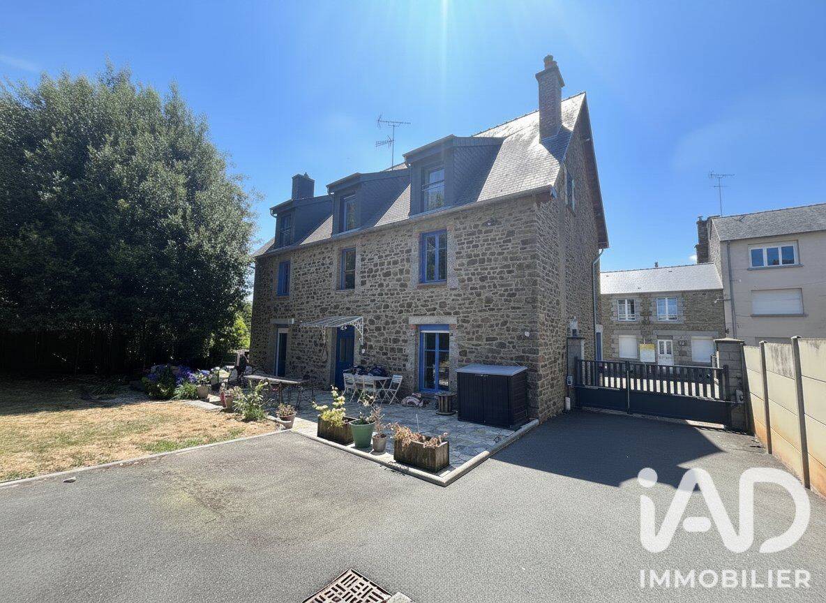 Maison 9 pièces 267 m² · à Fougères · 267 m² · 360 000 €