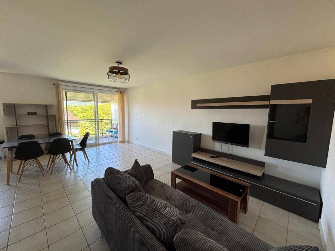 Appartement 2 pièces 55 m² · à Cessy · 55,4 m² · 1 350 €