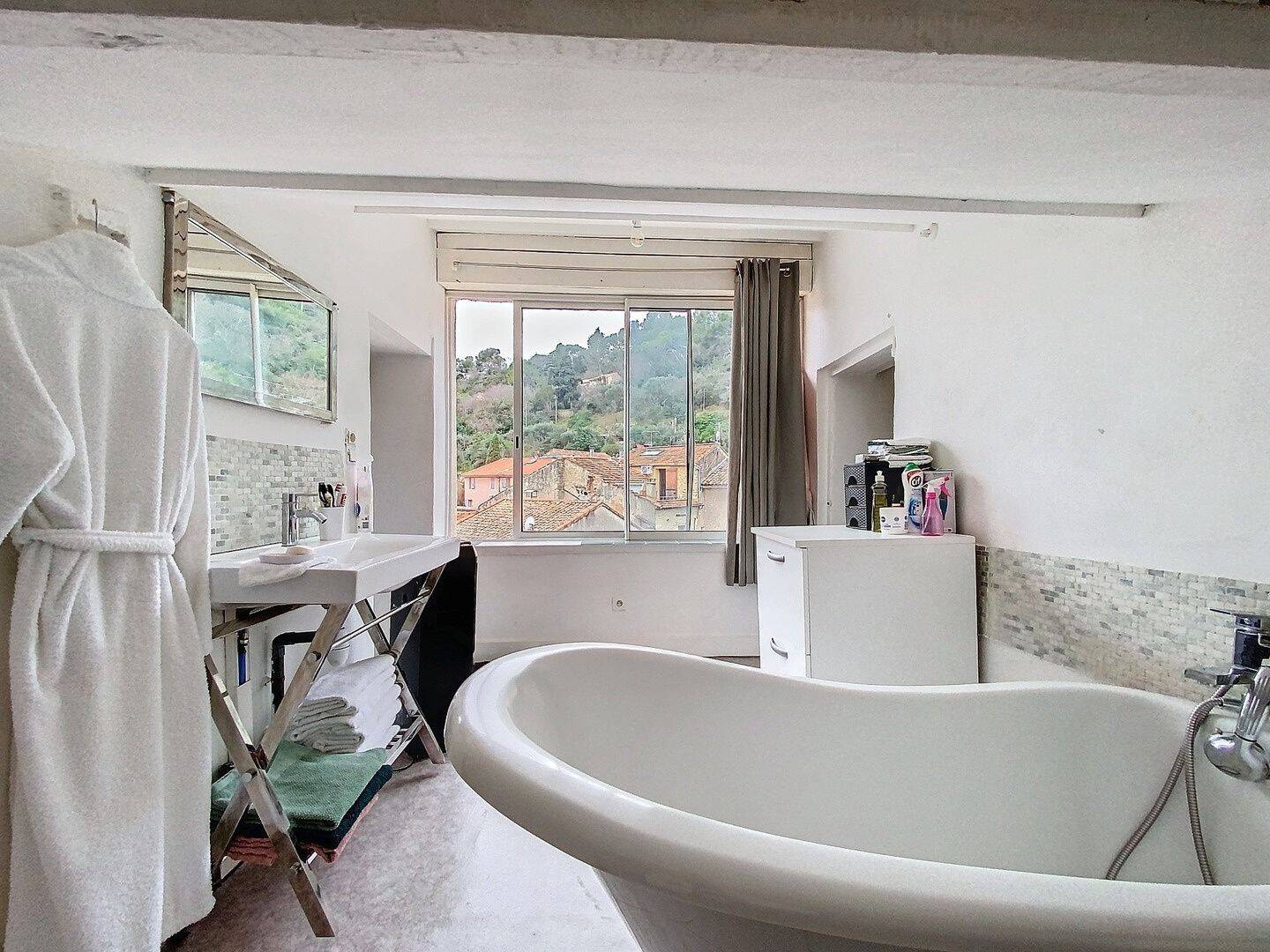 Appartement 3 pièces 64 m² · à Orange · 64 m² · 110 000 €