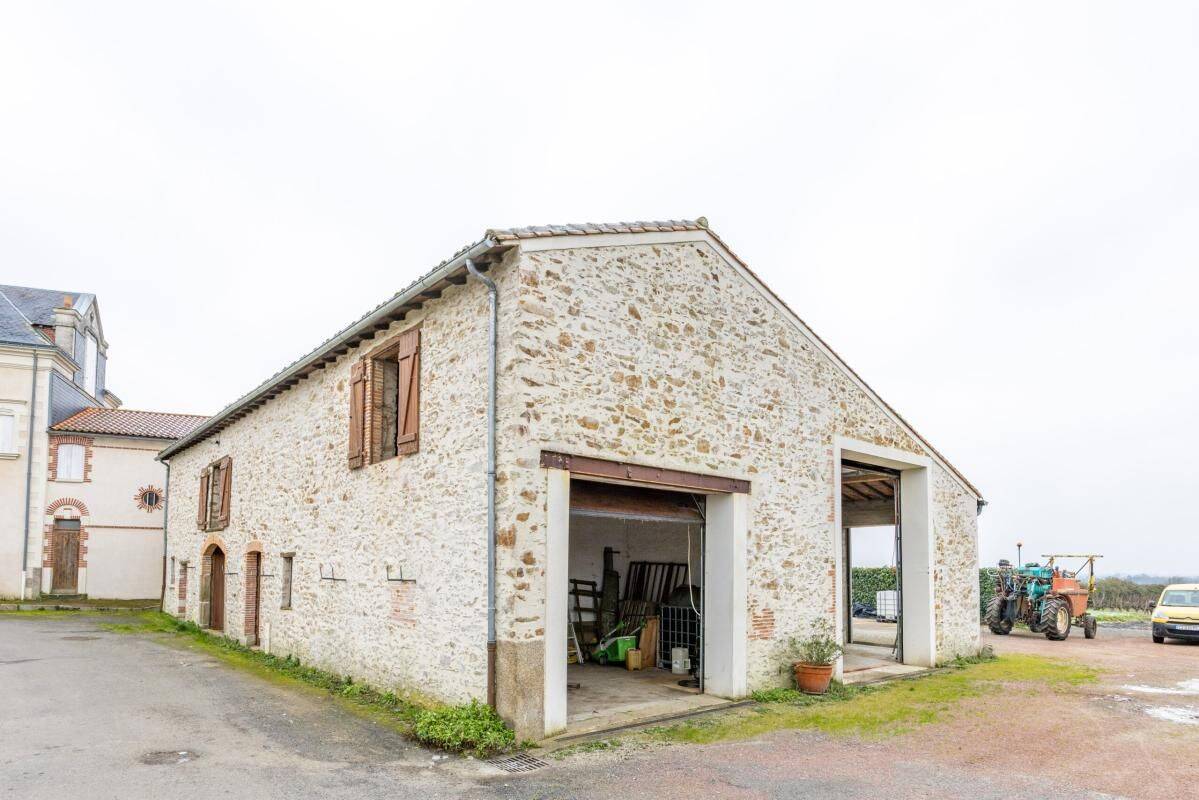 Maison 9 pièces 330 m² · à Vallet · 330 m² · 170 400 €