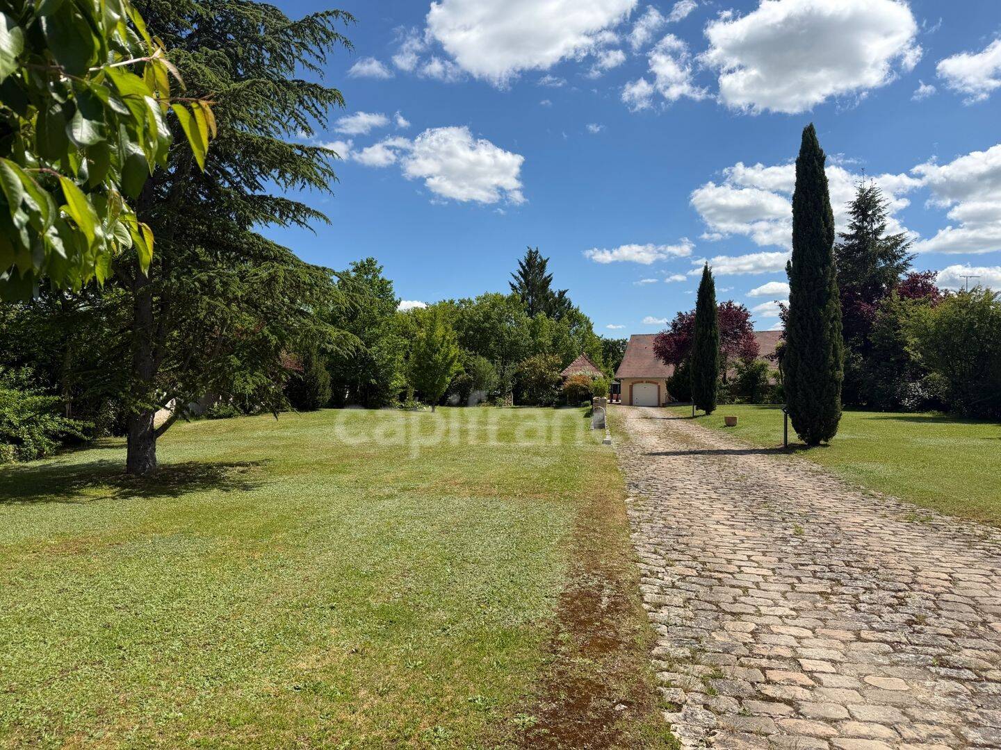 Maison 10 pièces 272 m² · à Champs-sur-Yonne · 272 m² · 575 000 €