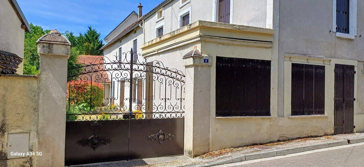 Maison 6 pièces 167 m² · à Lézinnes · 167 m² · 100 000 €