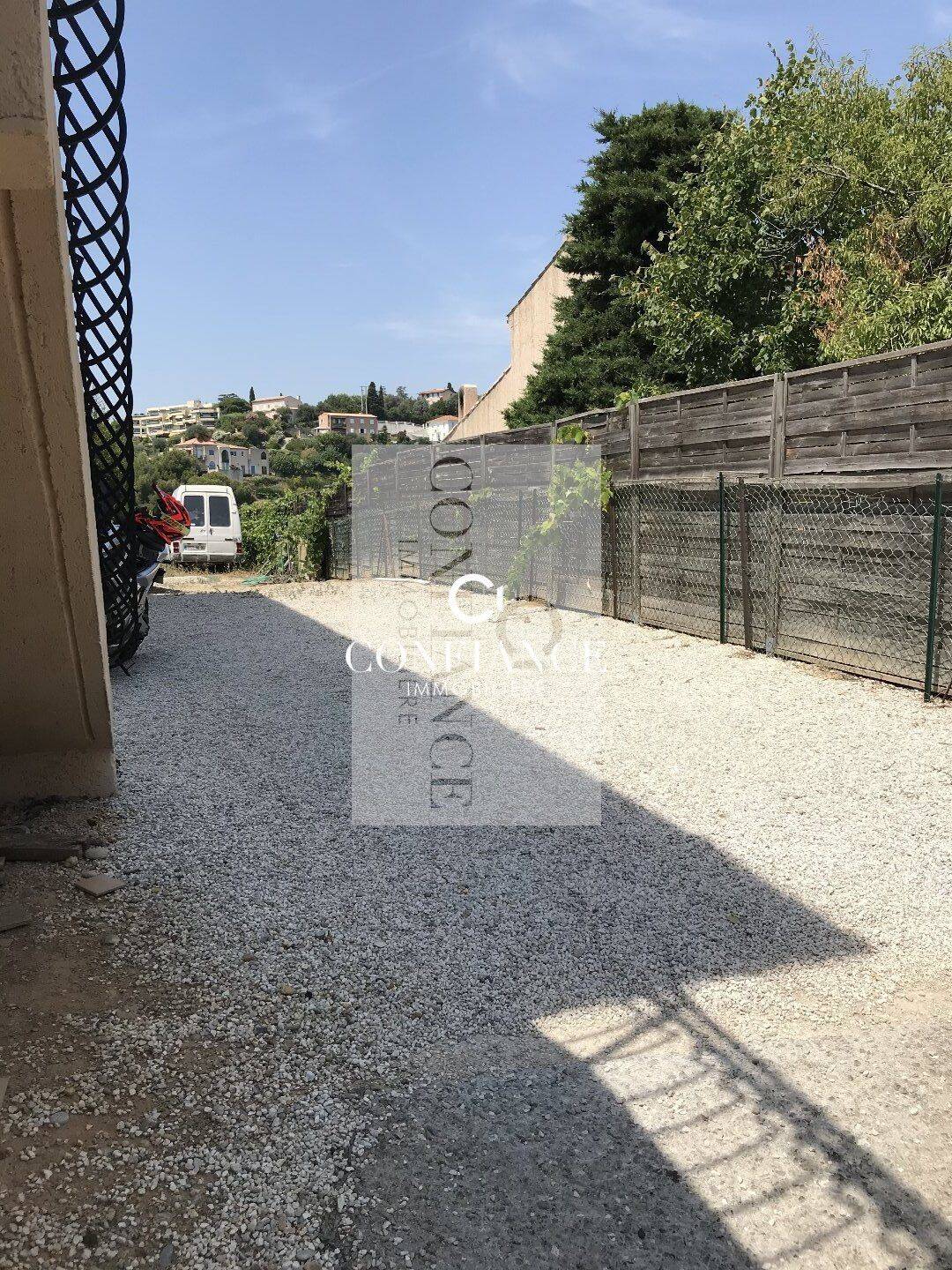 4 PIECES VIDE EN RDJ REZ DE MAISON - TERRON NICE OUEST — 17