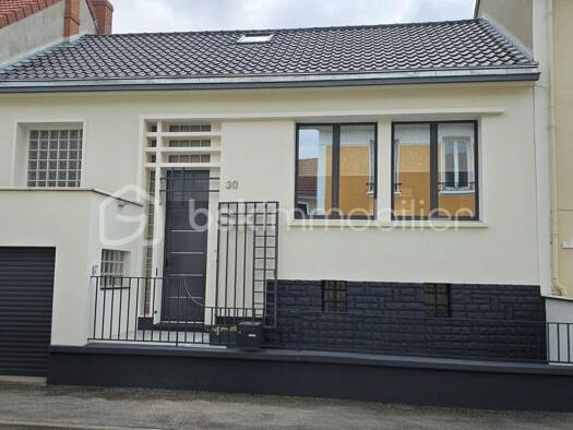 Maison à vendre 387 000 € 5 pièces 2 chambres 117 m² 157 m² de terrain Jeanne d'Arc-Stade Vichy 03200