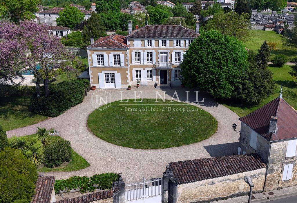 Maison 10 pièces 350 m² · à Jarnac · 350 m² · 795 000 €
