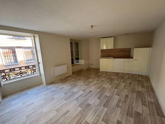 Local commercial à vendre 148 100 € 200 m² de surface de vente Joinville 52300