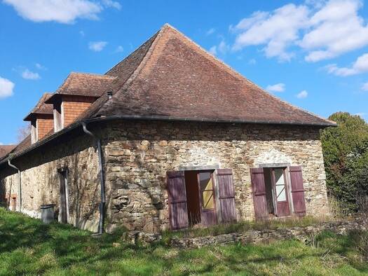 Maison à vendre 199 900 € 11 pièces 10 chambres 138 m² 1 256 m² de terrain Saint-Priest-Ligoure 87800