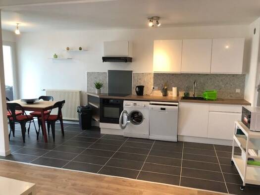 Appartement à louer 340 € 4 pièces 3 chambres 82 m² Étage 4/4 Robretières La Roche-sur-Yon 85000