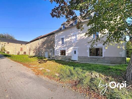 Maison à vendre 259 000 € 5 pièces 4 chambres 140,6 m² 260 000 m² de terrain Charensat 63640