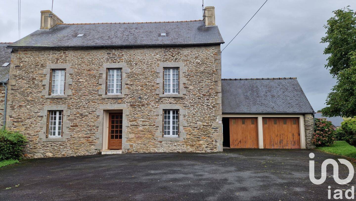 Maison 6 pièces 155 m² · à Saint-Thélo · 155 m² · 125 000 €