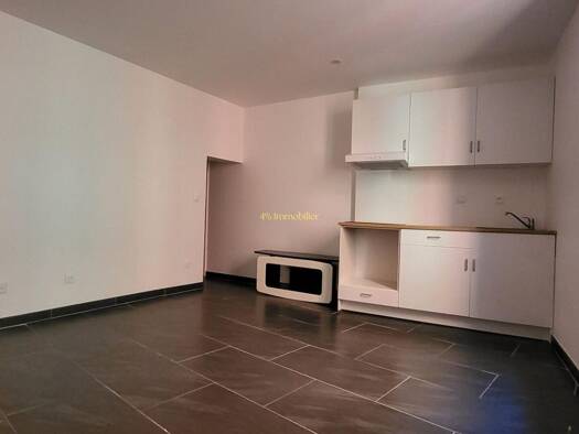 Appartement à louer 450 € 2 pièces 1 chambre 30 m² Étage 1/3 Coopérative Agde 34300