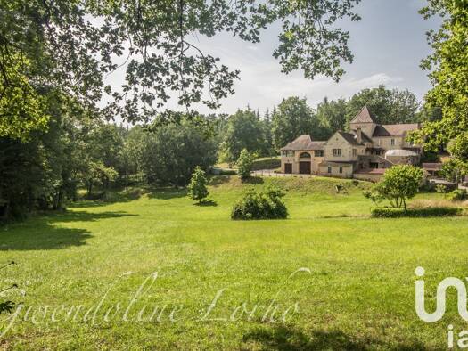 Demeure à vendre 650 000 € 11 pièces 8 chambres 629 m² 90 000 m² de terrain Puy-l'Évêque 46700