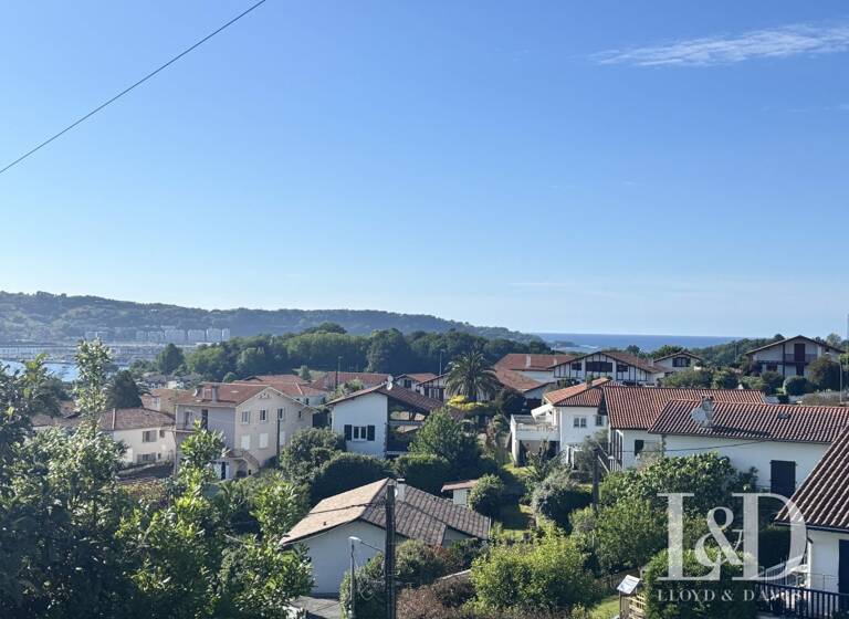 Duplex à vendre 250 000 € 3 pièces 2<br/>chambres 42 m²<br/>superficie RDC<br/>étage Gare-Joncaux Hendaye 64700