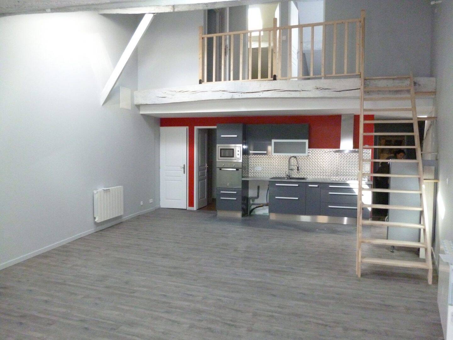 Appartement 4 pièces 100 m² · à Saintes · 99,8 m² · 805 €