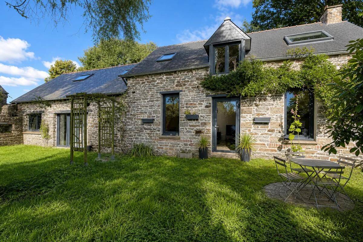 Maison 8 pièces 205 m² · à Bréhan · 205 m² · 230 000 €
