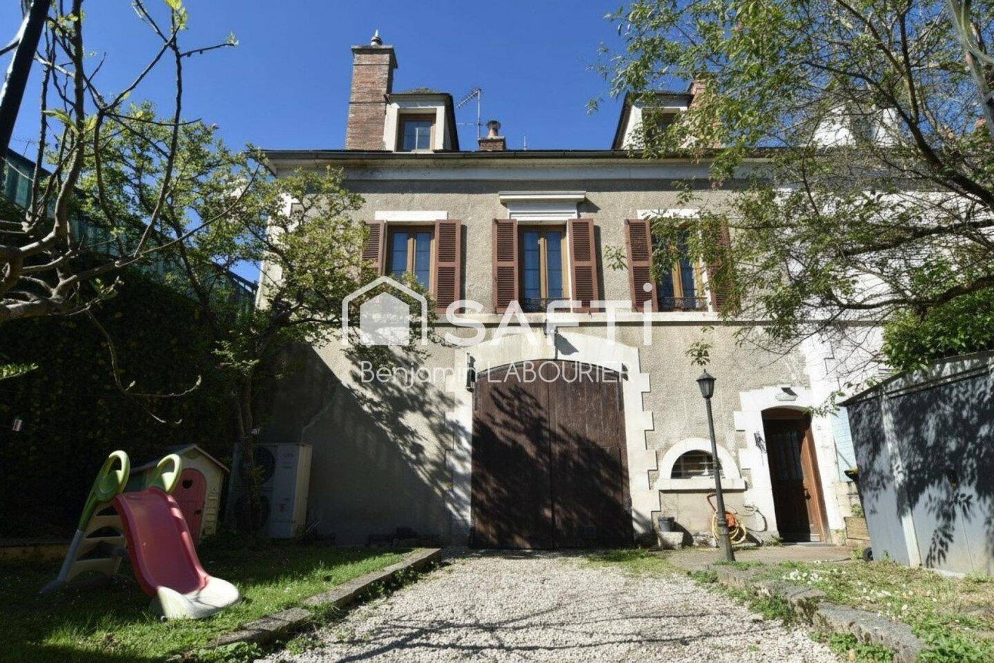 Maison 7 pièces 195 m² · à Appoigny · 195 m² · 199 000 €