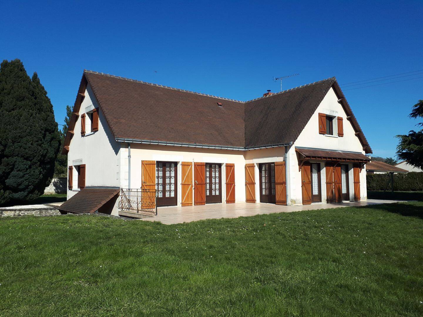 Maison 7 pièces 247 m² · à Les Ormes · 247 m² · 299 000 €