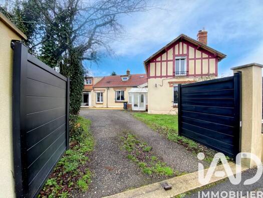Maison à vendre 159 000 € 4 pièces 3 chambres 136 m² 972 m² de terrain Varennes-Changy 45290
