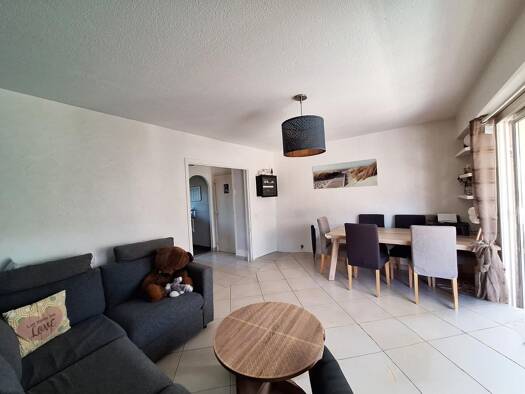 Appartement à vendre 230 000 € 3 pièces 2 chambres 61,5 m² Étage 2/7 Saint-Raphaël 83700