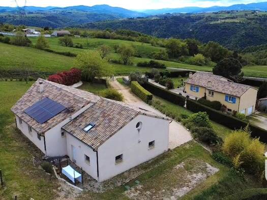 Maison de plain-pied à vendre 349 000 € 4 pièces 3 chambres 154 m² 2 500 m² de terrain Lemps 07300