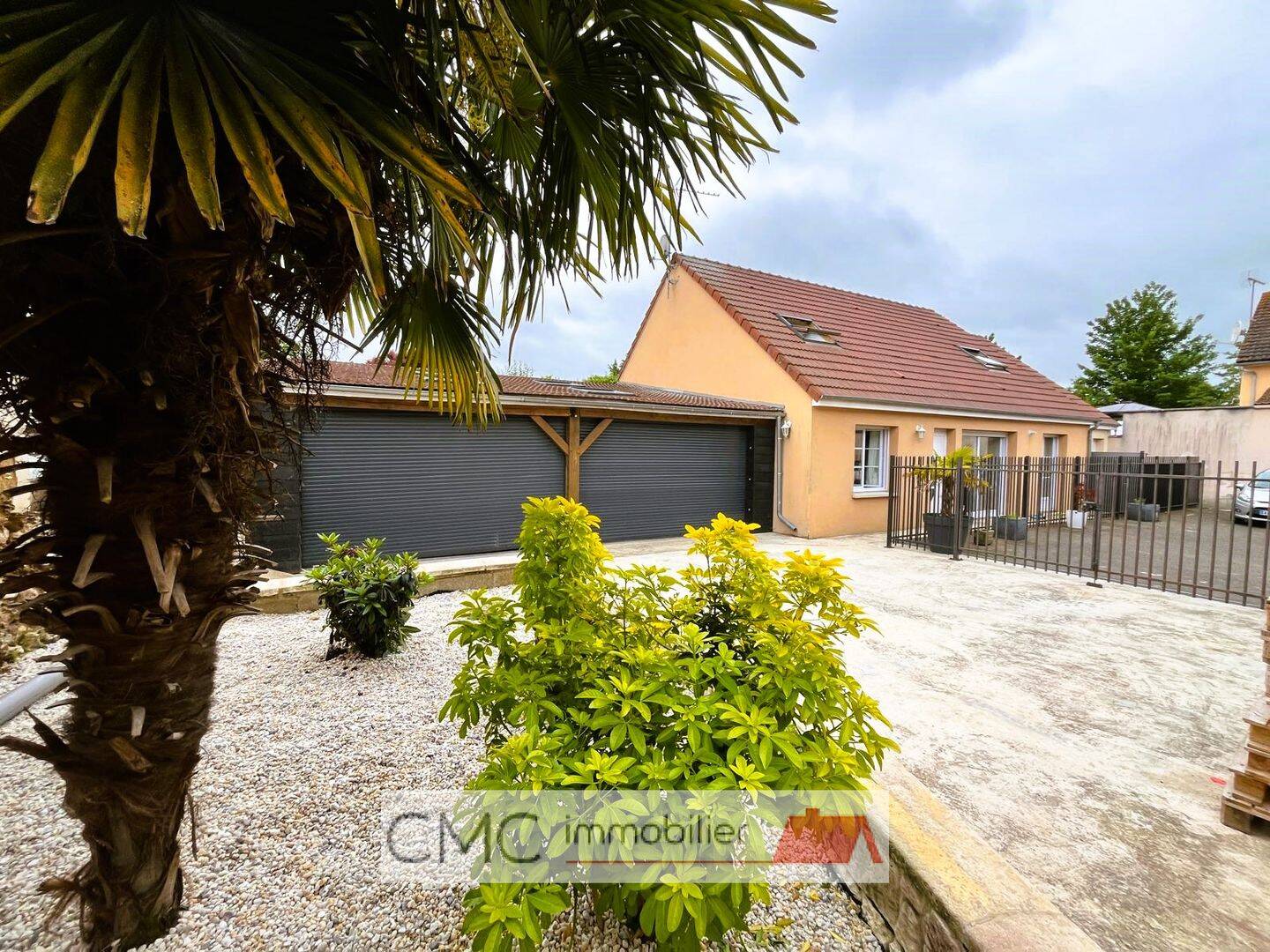 Maison 14 pièces 285 m² · à Chartres · 284,7 m² · 465 750 €