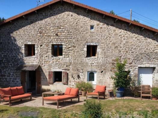 Maison à vendre 309 000 € 8 pièces 3 chambres 214 m² Le Cheylard 07160